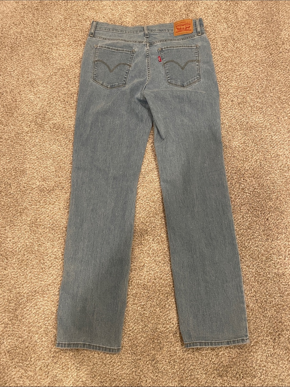 Levi’s Women's Straight-Leg Jeans in Light Blue Wash - Picture 3 of 4
